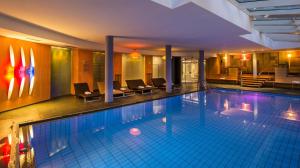 Bazén v ubytování Hotel St. Anton nebo v jeho okolí