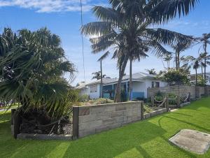 Κήπος έξω από το Oasis Coastal Stay