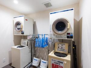 a room with a washing machine and a washer at Kiso Mikawaya in Kiso