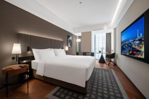 Voodi või voodid majutusasutuse IntercityHotel Shenzhen Bay -Free laundry & Free MiniBar toas