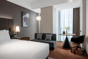 Voodi või voodid majutusasutuse IntercityHotel Shenzhen Bay -Free laundry & Free MiniBar toas