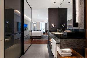 Voodi või voodid majutusasutuse IntercityHotel Shenzhen Bay -Free laundry & Free MiniBar toas