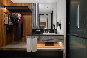 Vannituba majutusasutuses IntercityHotel Shenzhen Bay -Free laundry & Free MiniBar