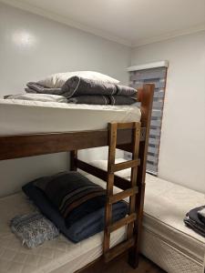 a couple of bunk beds in a room at Cabañas y Departamentos Las Palmas, Temuco Depto 4 in Temuco +2 photos