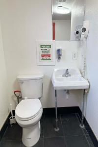 Koupelna v ubytování Sin City Hostel