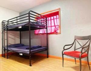 Postel nebo postele na pokoji v ubytování Sin City Hostel