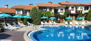 The swimming pool at or close to Pearl Apartments Sozopol