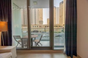 Balkón nebo terasa v ubytování LIV Residence Tower, Dubai Marina + 31 fotografií