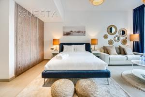 Postel nebo postele na pokoji v ubytování LIV Residence Tower, Dubai Marina