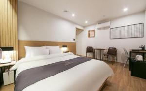 Postel nebo postele na pokoji v ubytování Divine Hotel