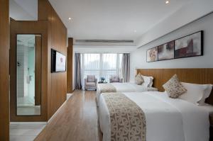 Postel nebo postele na pokoji v ubytování Hongdu Hotel
