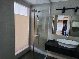 Ένα μπάνιο στο CHILCHILL Hotel Riverside
