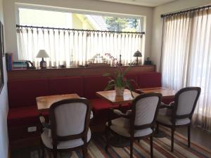 Ruang duduk di L.A.H. Hostellerie