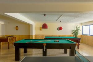 Billiards table sa MR Mar Suites (ex Neruda Mar Suites)