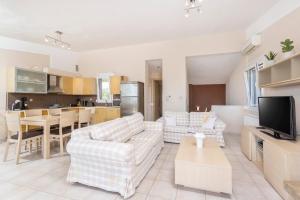 Kuchyň nebo kuchyňský kout v ubytování MyseA Village AGIOS NIKOLAOS SITHONIA