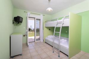 Postel nebo postele na pokoji v ubytování MyseA Village AGIOS NIKOLAOS SITHONIA
