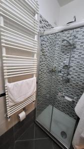 Koupelna v ubytování B&B - Camera doppia con bagno privato in stupendo attico con vista mozzafiato + 14 fotografií