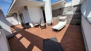 Rõdu või terrass majutusasutuses B&B - Camera doppia con bagno privato in stupendo attico con vista mozzafiato