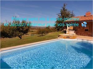 Bazén v ubytování Gite Stone & Spa nebo v jeho okolí