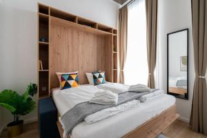 Postel nebo postele na pokoji v ubytování Lake Suite, Self Check-In by HM + 9 fotografií