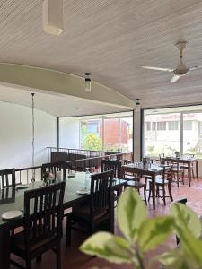 Restoran atau tempat lain untuk makan di Beach Front by Kay Jay