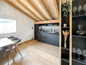 Kuchyň nebo kuchyňský kout v ubytování Dynastic Penthouse - 4 Valleys - Swiss Alps + 8 fotografií