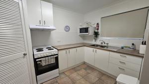 Η κουζίνα ή μικρή κουζίνα στο Great Views, Ground Floor Unit