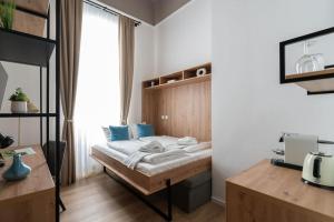 Postel nebo postele na pokoji v ubytování Lake Suite, Self Check-In by HM