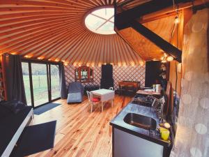 a kitchen and living room in a yurt at La yourte du verger d Hellebecq in Silly