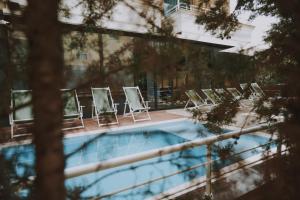 Bazén v ubytování Alvin Comfort Hotel nebo v jeho okolí + 25 fotografií