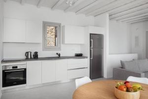 Kuchyň nebo kuchyňský kout v ubytování Infinity View Villa Agios Ioannis Serifos
