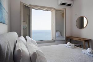 Postel nebo postele na pokoji v ubytování Infinity View Villa Agios Ioannis Serifos