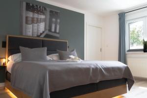 A bed or beds in a room at KRACHER Guesthouse No 6 - inklusive Pool