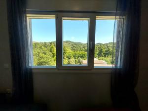 Nespecifikovaný výhled na hory nebo výhled na hory při pohledu z apartmánu