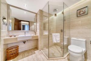 a bathroom with a shower and a toilet and a sink at 杭州海外海纳川酒店 in Hangzhou +21 photos