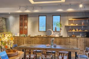 مطعم أو مكان آخر لتناول الطعام في Nature Cure Village Lodge-婺源自在舍