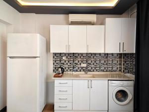 Kuchyň nebo kuchyňský kout v ubytování Bakırköy Zeugma Suit Otel