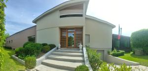 a white house with stairs in front of it at Villa Bedin in Fontanafredda