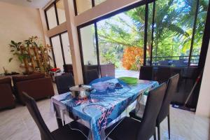 Φωτογραφία από το άλμπουμ του Balcon- Your Cozy Camotes Island Escape σε Unidos