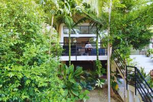 Κήπος έξω από το Balcon- Your Cozy Camotes Island Escape