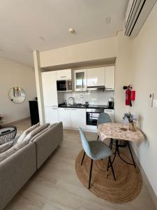 Η κουζίνα ή μικρή κουζίνα στο Private Studio in Laguna Gardens Hawana Salalah
