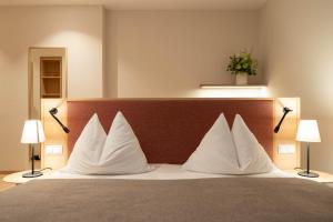 A bed or beds in a room at Ladurnerhof Boutique Apartments Meran