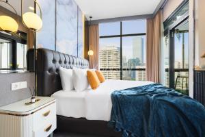 Postel nebo postele na pokoji v ubytování Satori by Kozystay - Sudirman + 33 fotografií