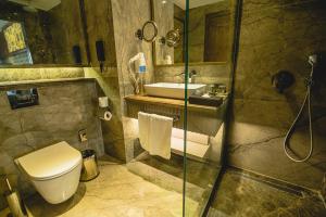 Ванная комната в Lords Palace Hotel SPA Casino