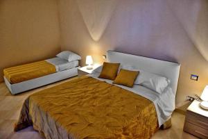 una camera con 2 letti di Bed & Breakfast Paghiet ad Andria