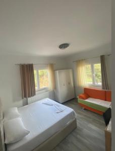 Rúm í herbergi á Daniels Homestay