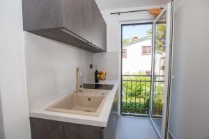 Kuchyň nebo kuchyňský kout v ubytování Apartments Villa Borik + 61 fotografií
