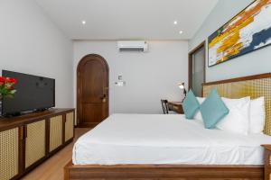 TV a/nebo společenská místnost v ubytování FLOWER BEACHSTAY & COFFEE