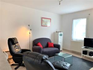 a living room with a couch and a chair at Quiberon : maison 6 pers., 3 ch., jardin, quartier calme - FR-1-478-164 in Quiberon