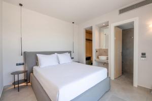 Katil atau katil-katil dalam bilik di Mesogi Villas, brand new modern, stylish villas, private pool, seaviews